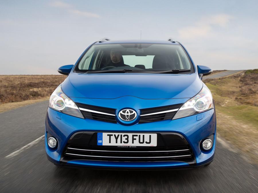  Toyota Verso 2013 года  (UK) (фото 10 из 27)